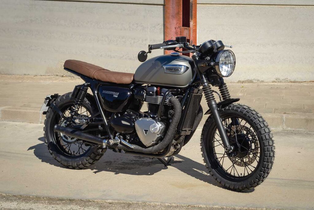 MAKING A CAFE RACER WITH A TRIUMPH