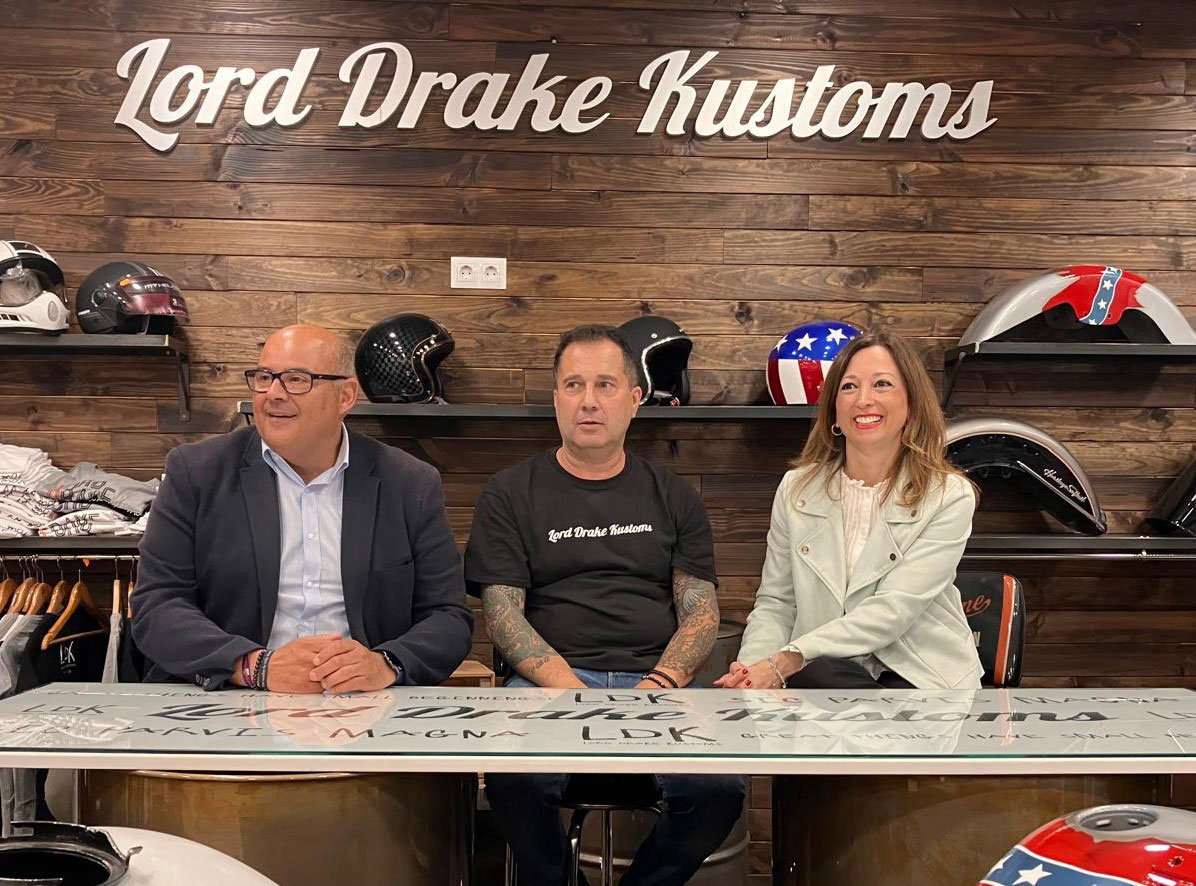 Patricia Navarro, Delegate of the Andalusian Government, visits Lord Drake Kustoms